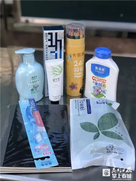 東川曉光小學(xué)學(xué)生獲贈(zèng)日用品，愛心物資溫暖學(xué)子心